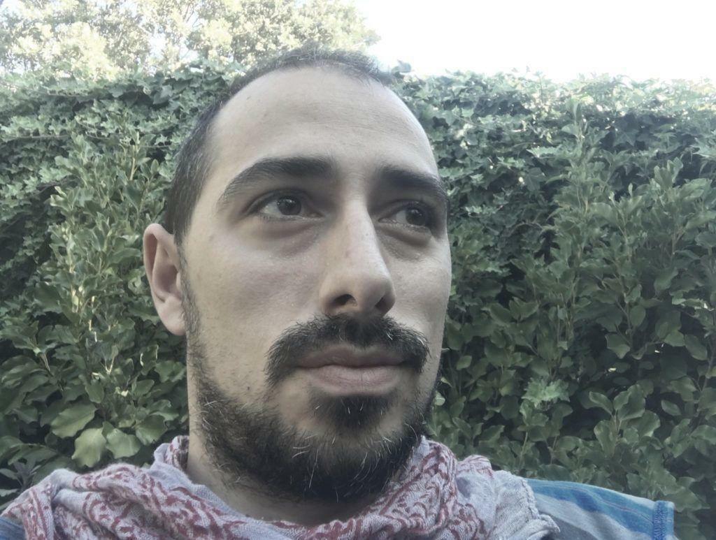 Entrevista a Enrique Crespo Molera, autor de «Más allá del cristal»